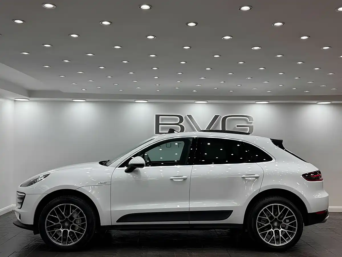 Used 2016 Porsche Macan S White - Interior and Exterior details 7