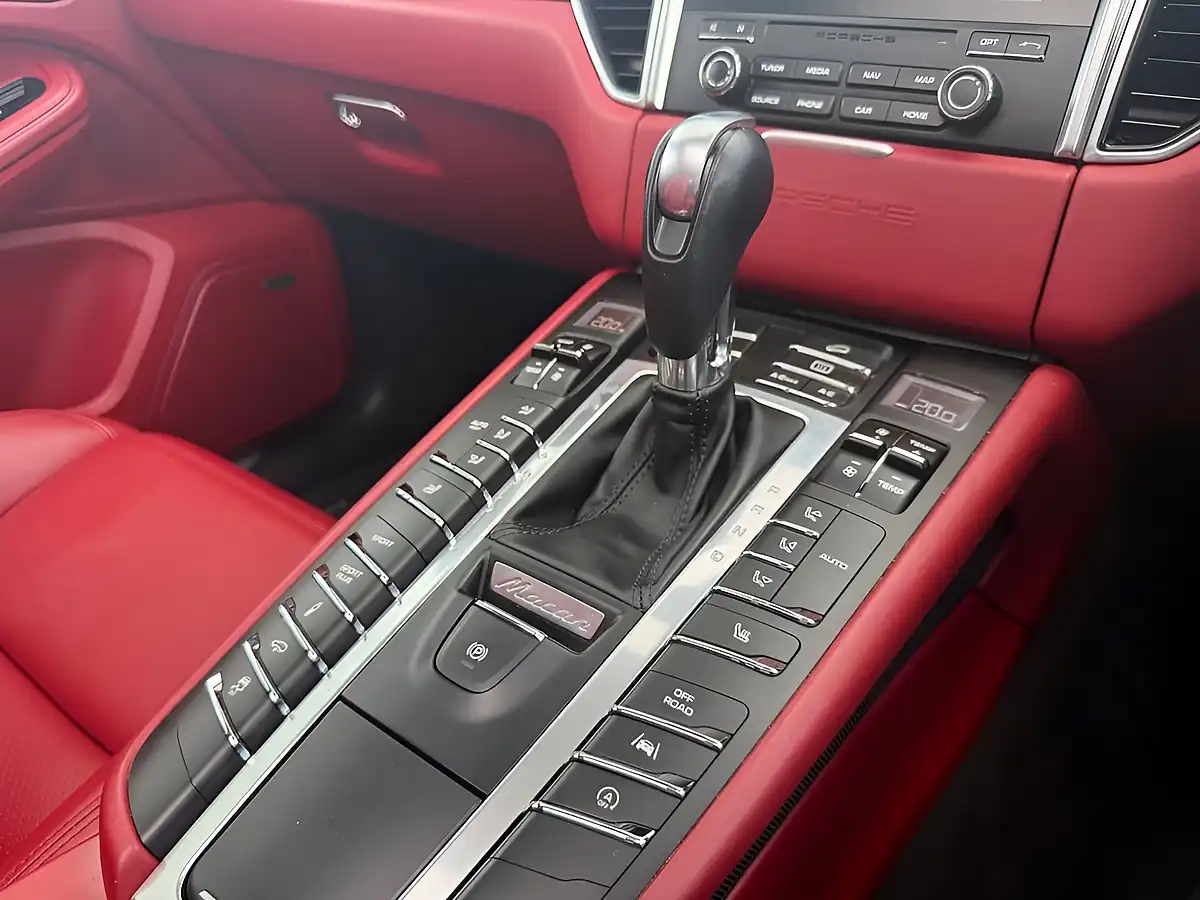 Used 2016 Porsche Macan Turbo Black - Interior and Exterior details 17