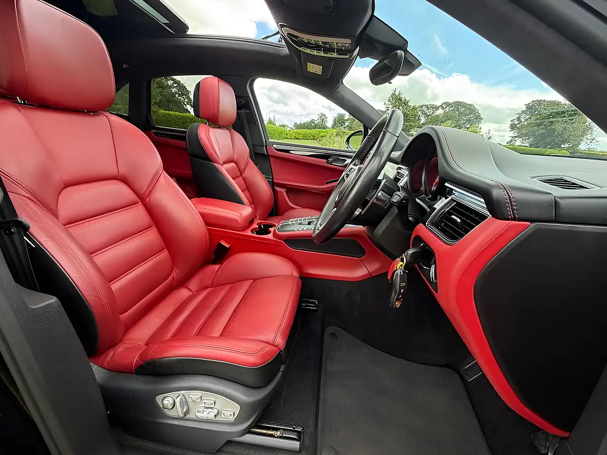 Used 2016 Porsche Macan Turbo Black - Interior and Exterior details 6