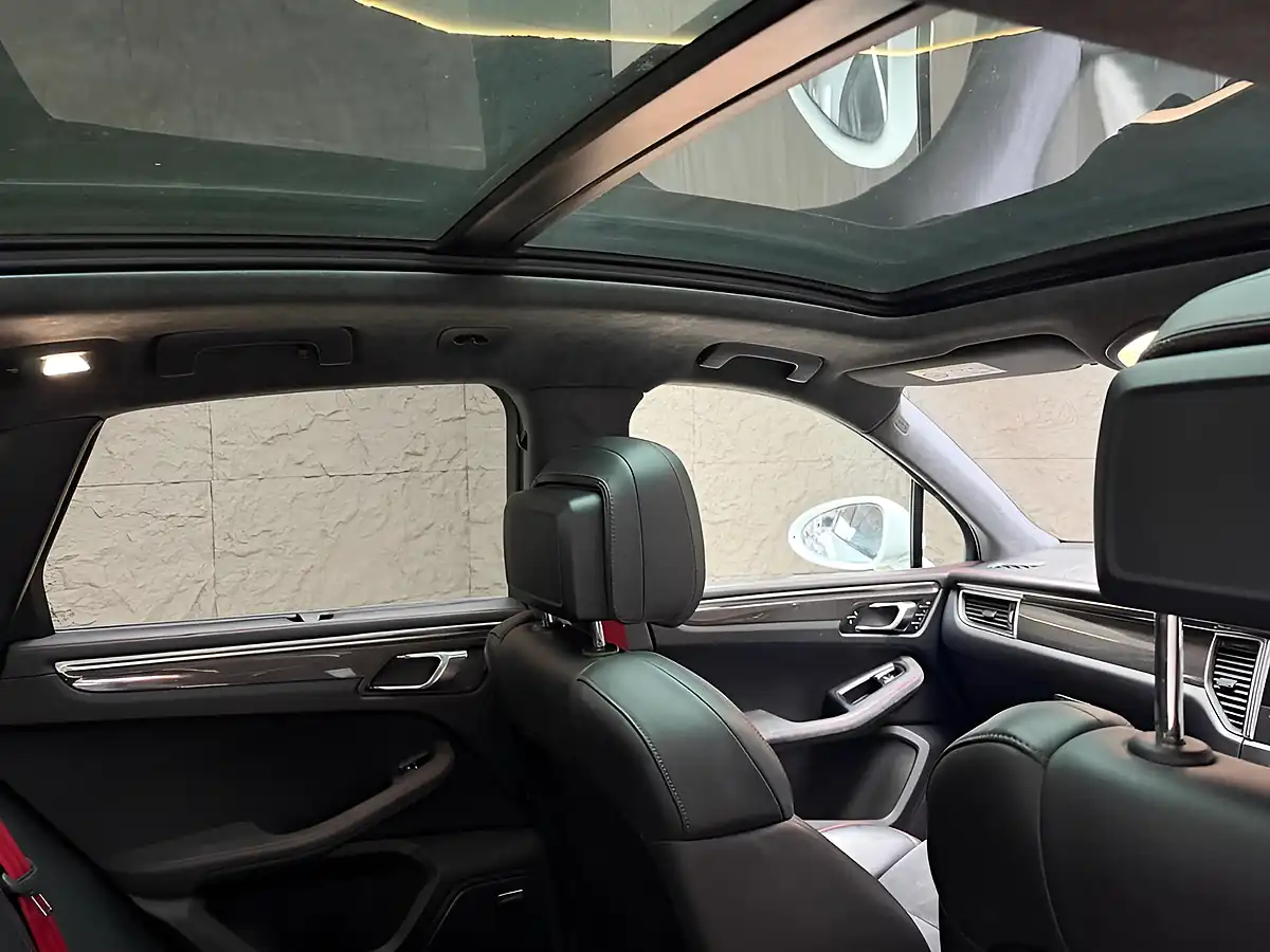 Used 2016 Porsche Macan Turbo White - Interior and Exterior details 3