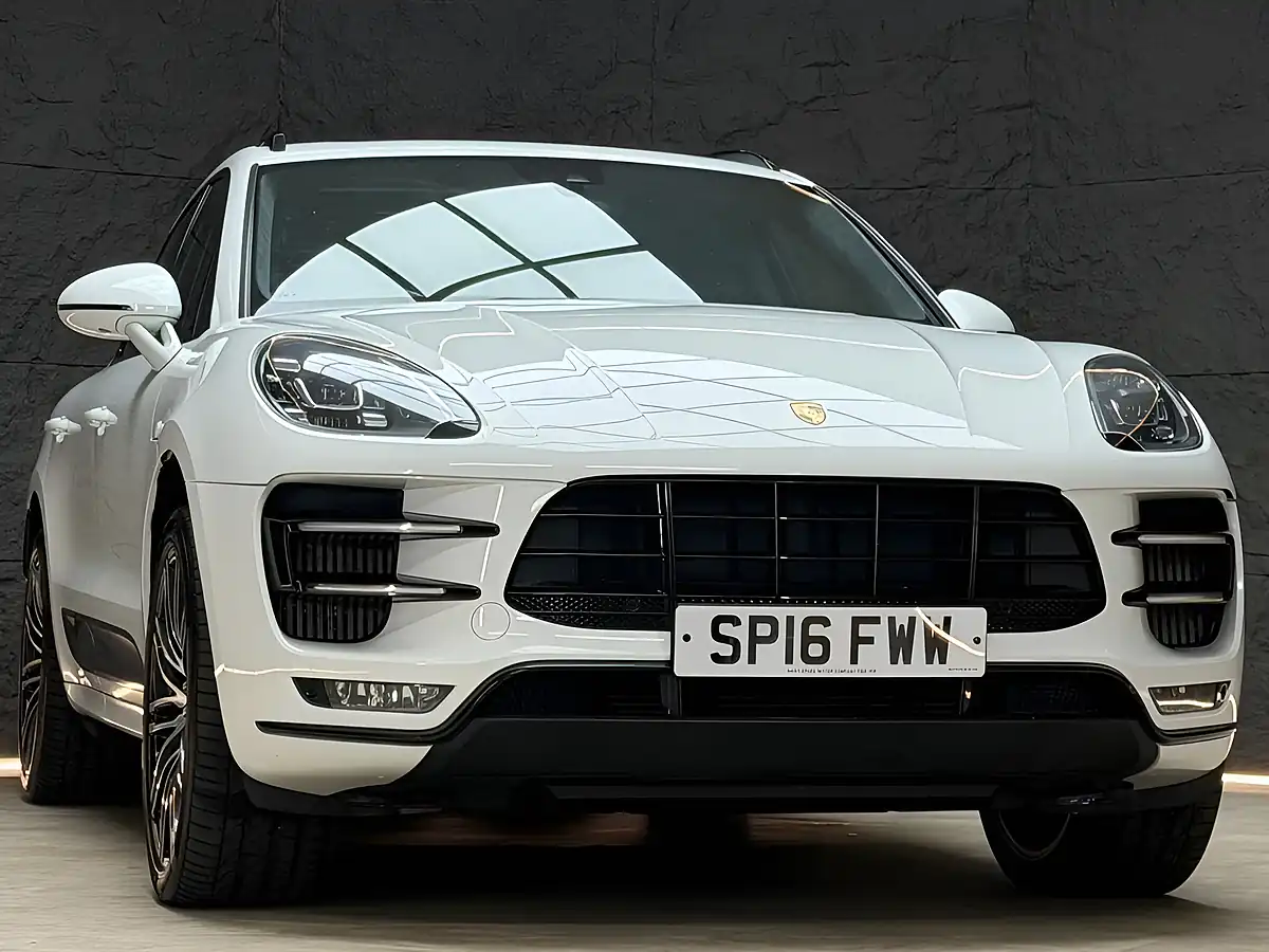 Used 2016 Porsche Macan Turbo White - Interior and Exterior details 7