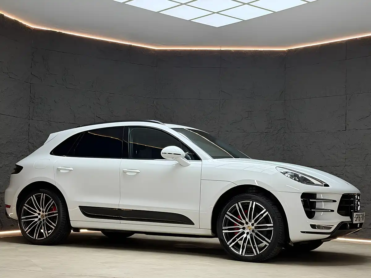 Used 2016 Porsche Macan Turbo White - Interior and Exterior details 9