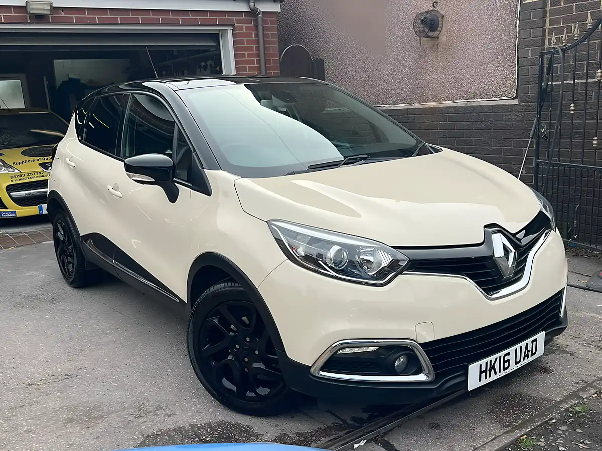 Used 2016 Renault Captur Dynamic Beige Metallic - Front View