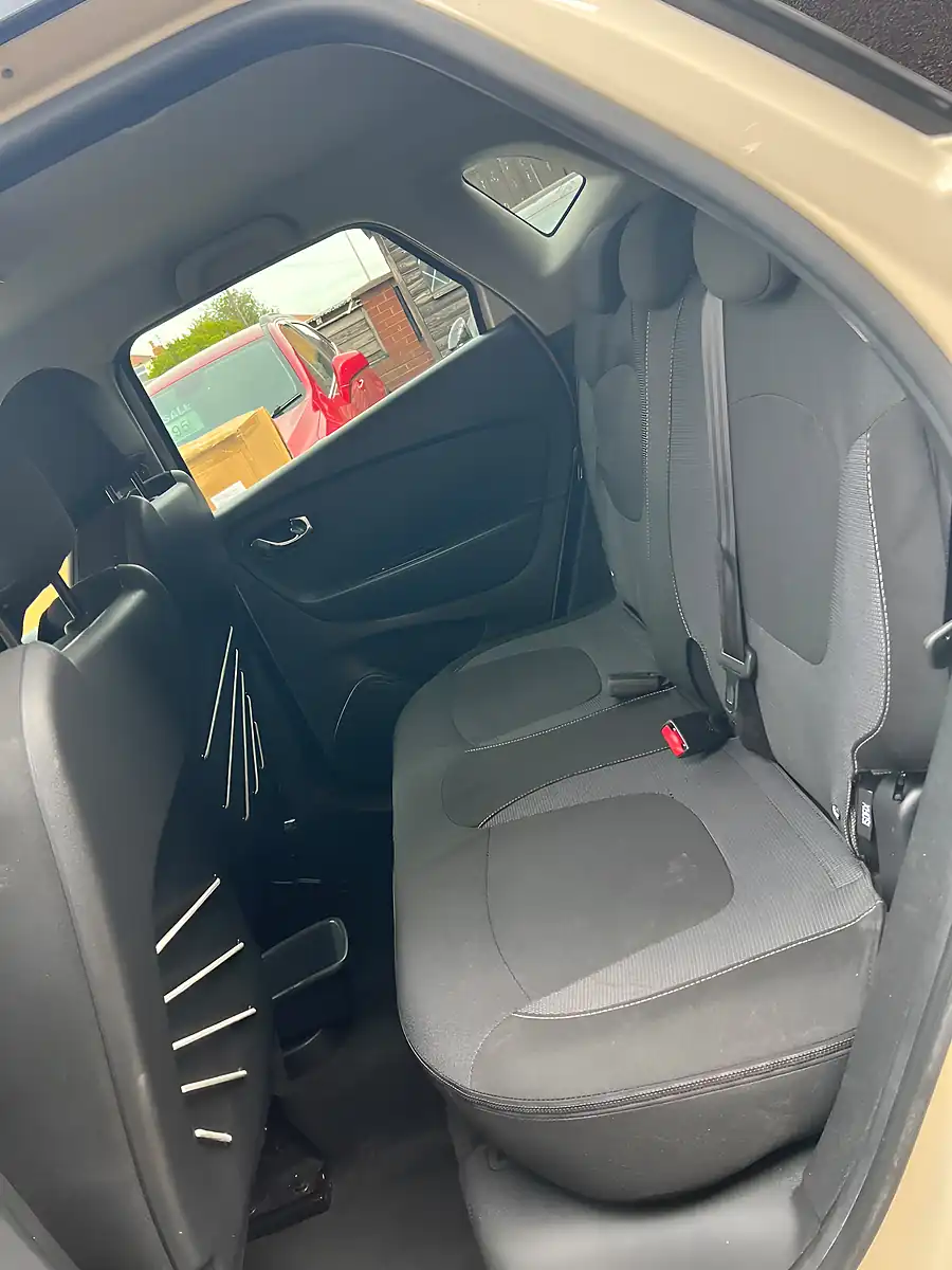Used 2016 Renault Captur Dynamic Beige Metallic - Interior and Exterior details 11