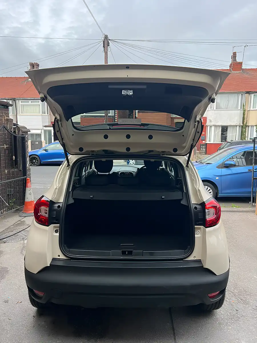 Used 2016 Renault Captur Dynamic Beige Metallic - Interior and Exterior details 14