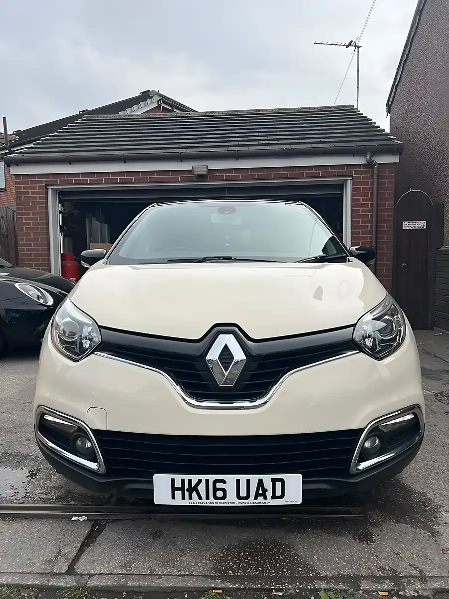 Used 2016 Renault Captur Dynamic Beige Metallic - Interior and Exterior details 3