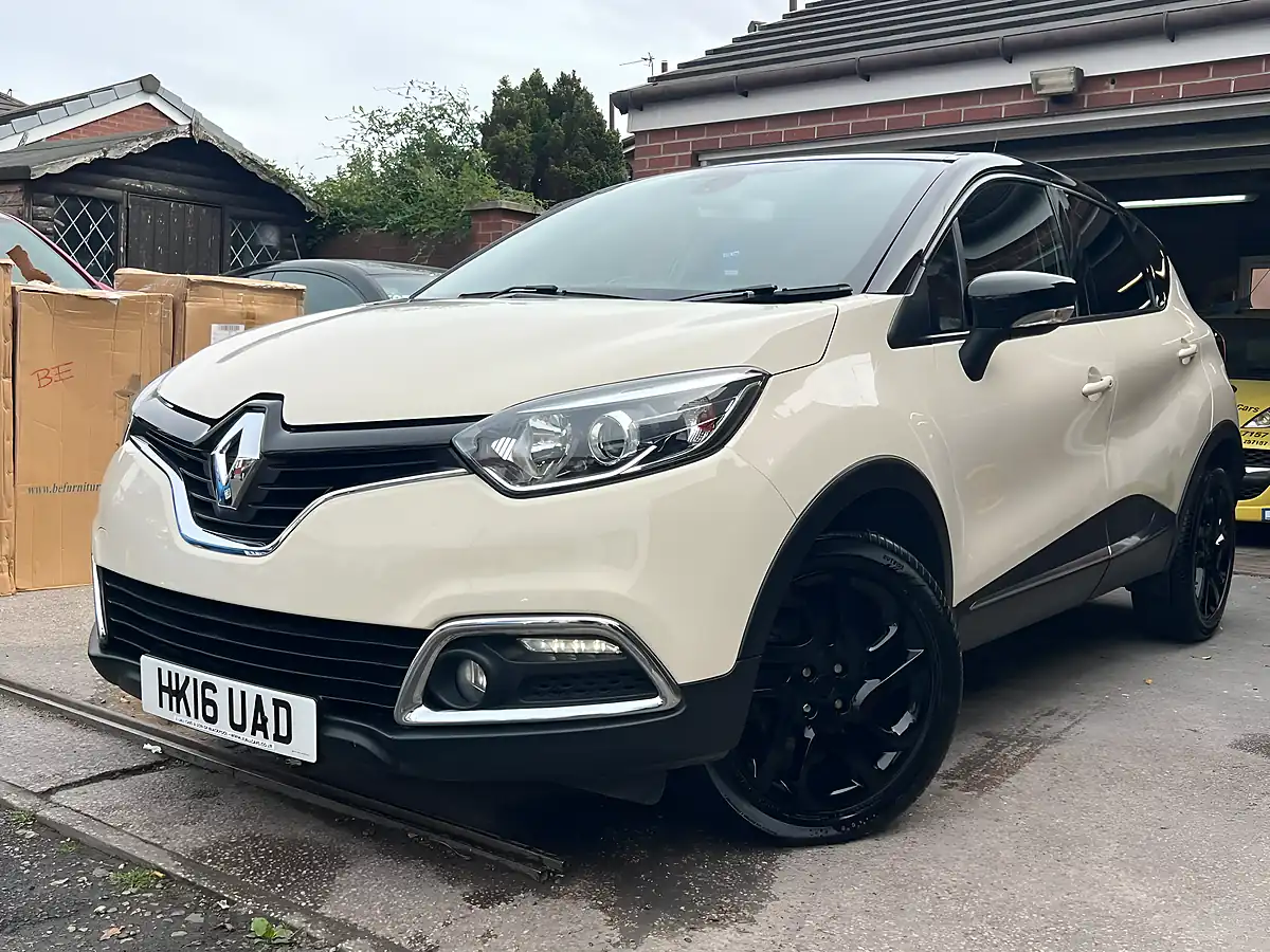 Used 2016 Renault Captur Dynamic Beige Metallic - Interior and Exterior details 4