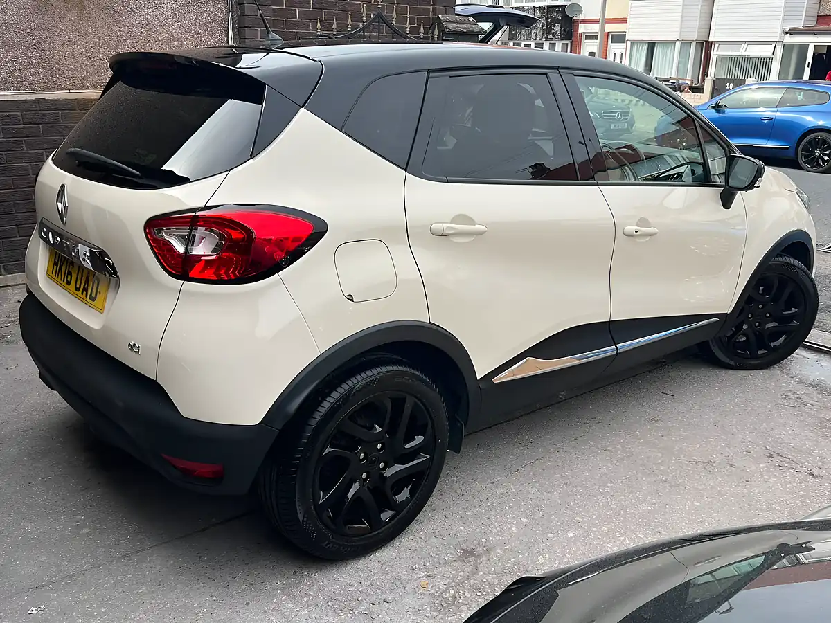 Used 2016 Renault Captur Dynamic Beige Metallic - Interior and Exterior details 5