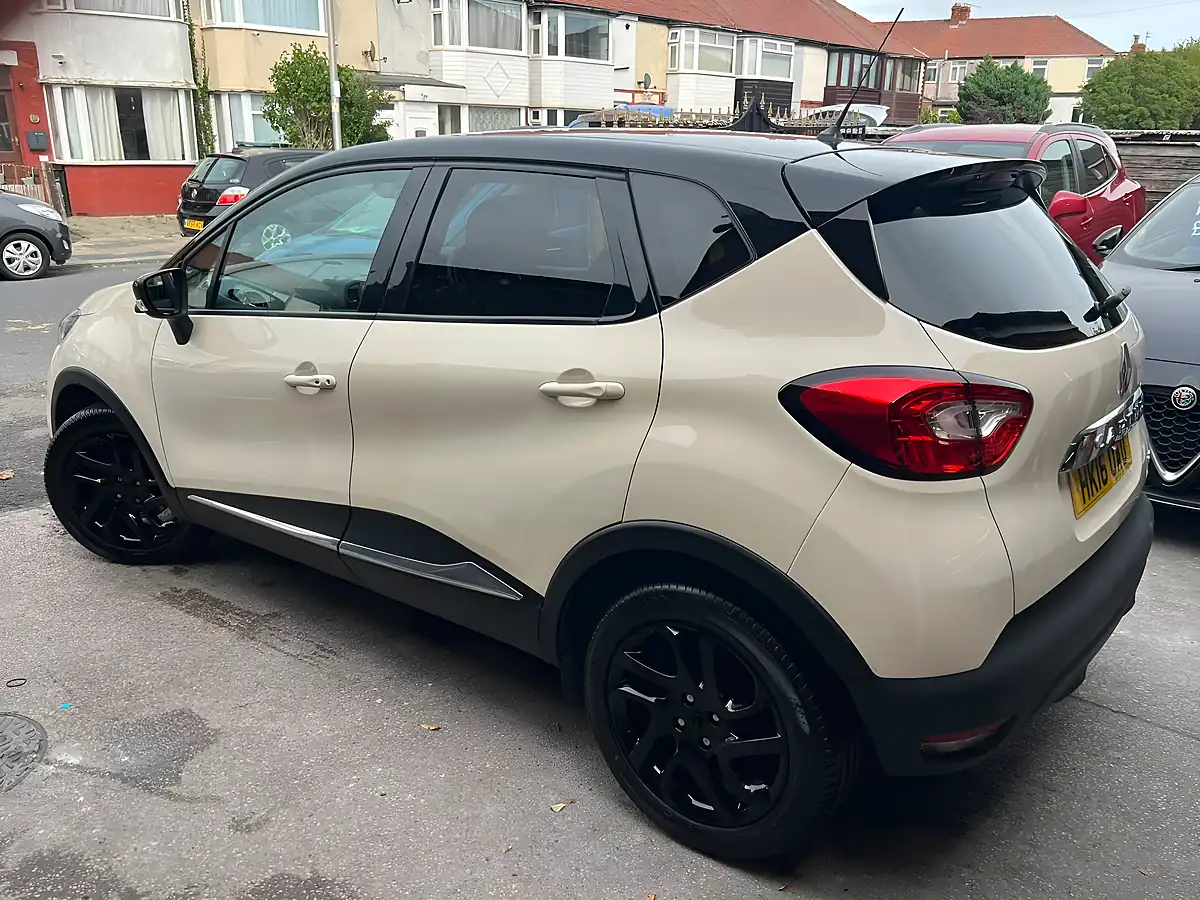 Used 2016 Renault Captur Dynamic Beige Metallic - Interior and Exterior details 6