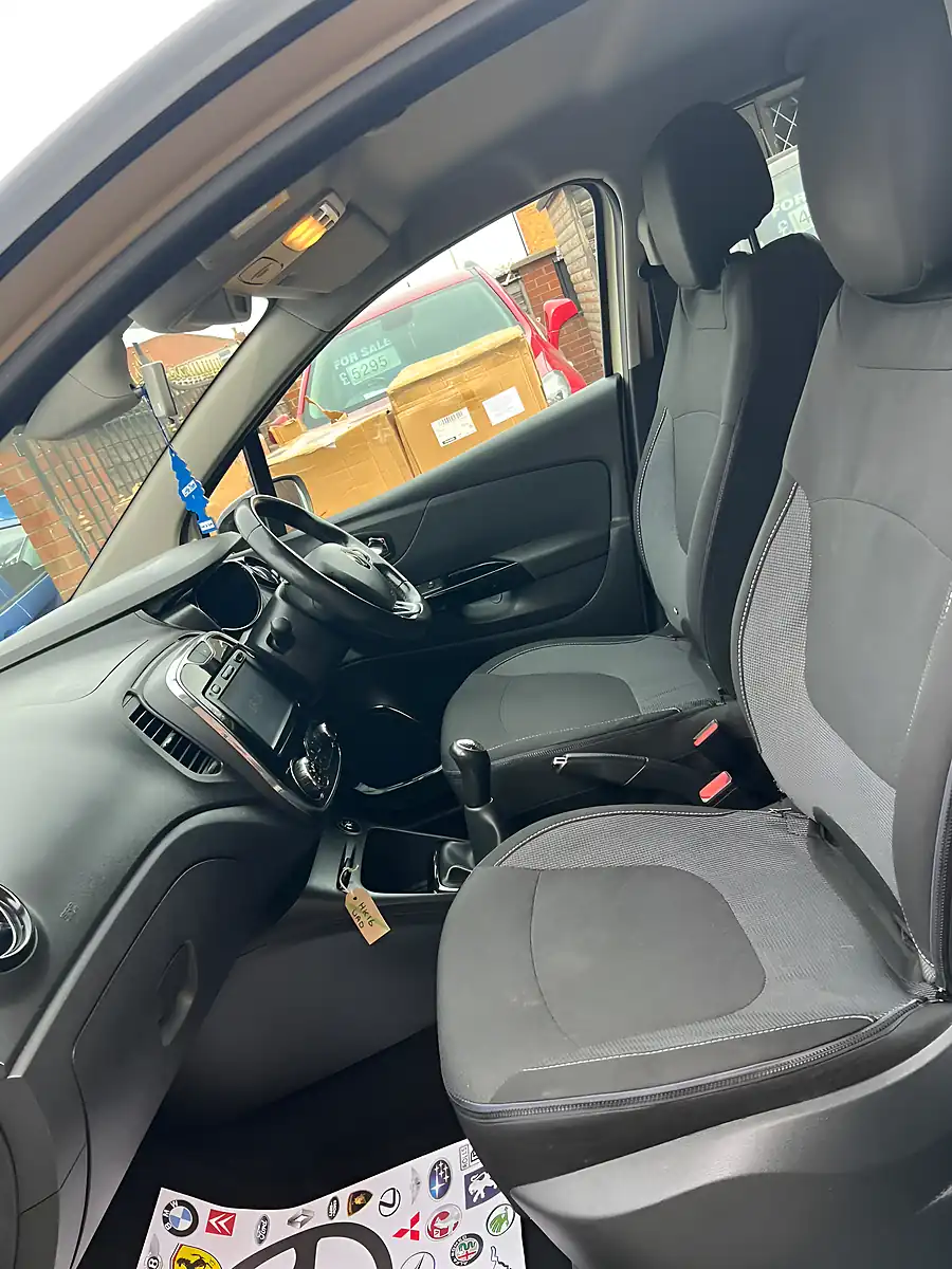 Used 2016 Renault Captur Dynamic Beige Metallic - Interior and Exterior details 7