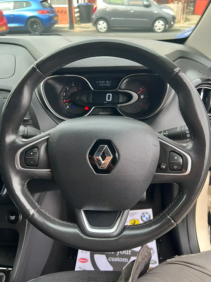 Used 2016 Renault Captur Dynamic Beige Metallic - Interior and Exterior details 9