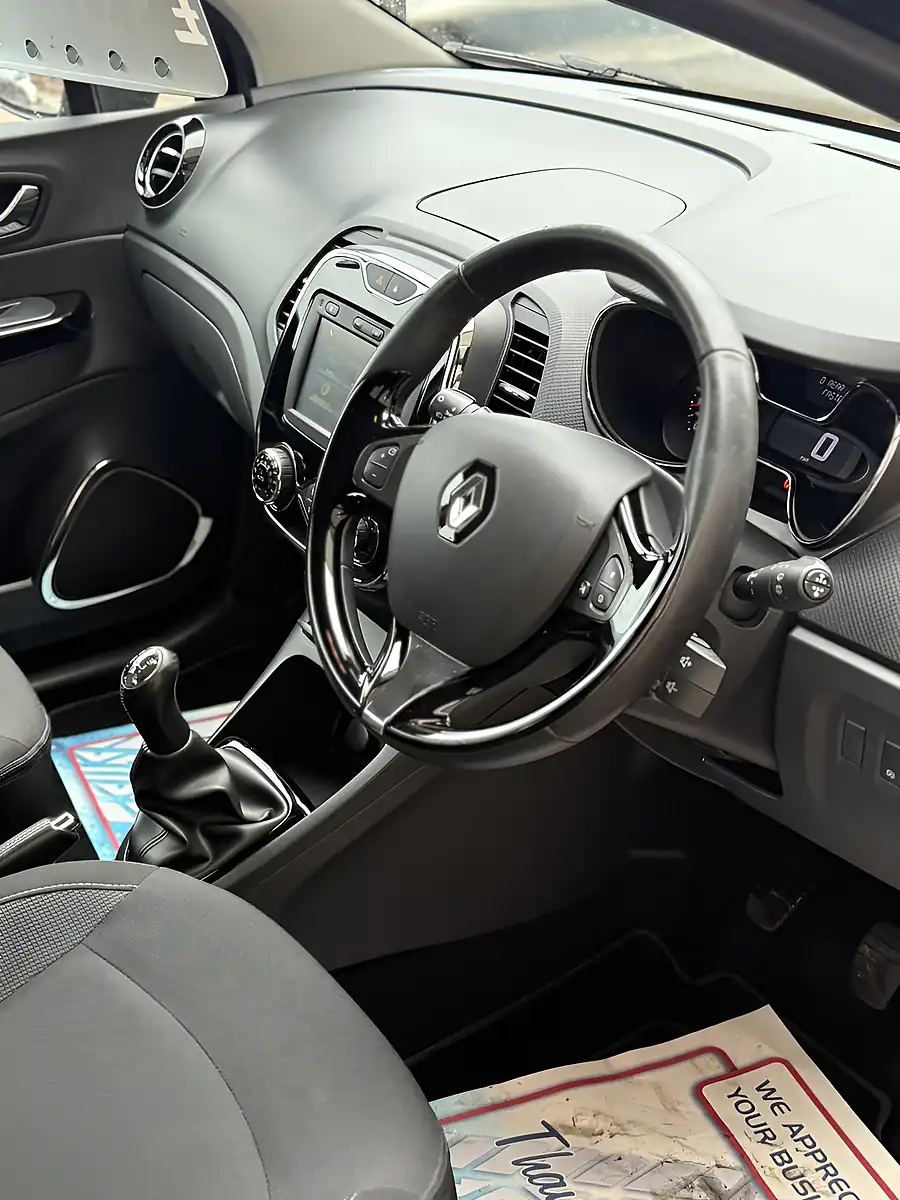 Used 2016 Renault Captur Dynamique Nav Black - Interior and Exterior details 7
