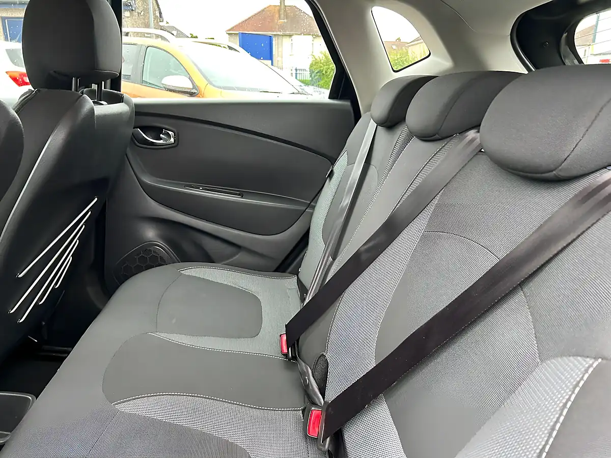 Used 2016 Renault Captur Dynamique Nav Black - Interior and Exterior details 15