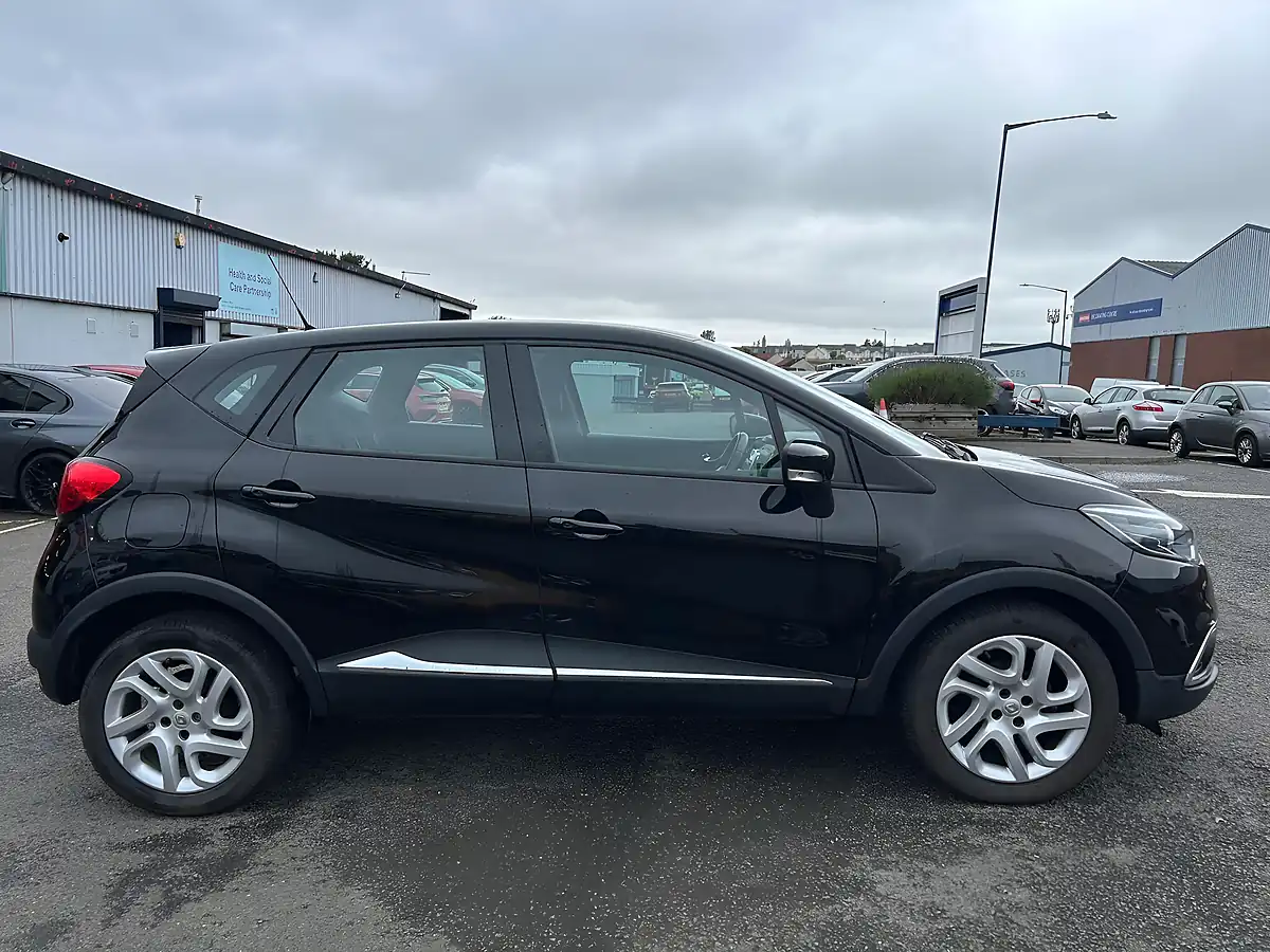 Used 2016 Renault Captur Dynamique Nav Black - Interior and Exterior details 4