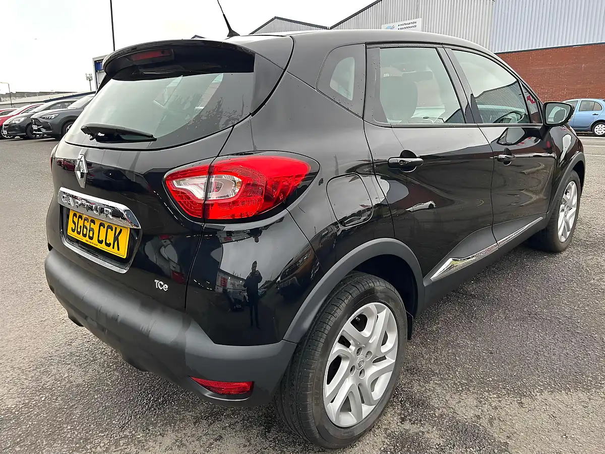 Used 2016 Renault Captur Dynamique Nav Black - Interior and Exterior details 5