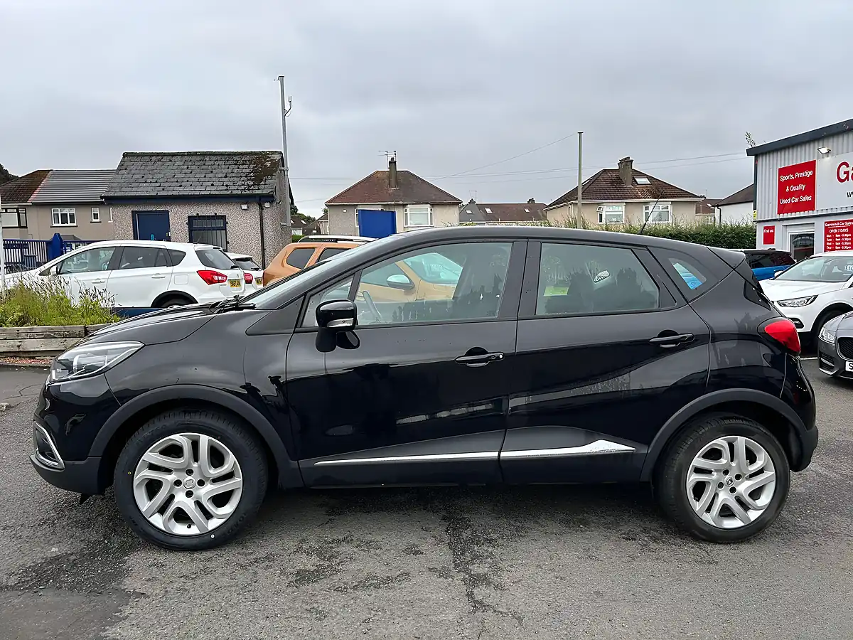 Used 2016 Renault Captur Dynamique Nav Black - Interior and Exterior details 6