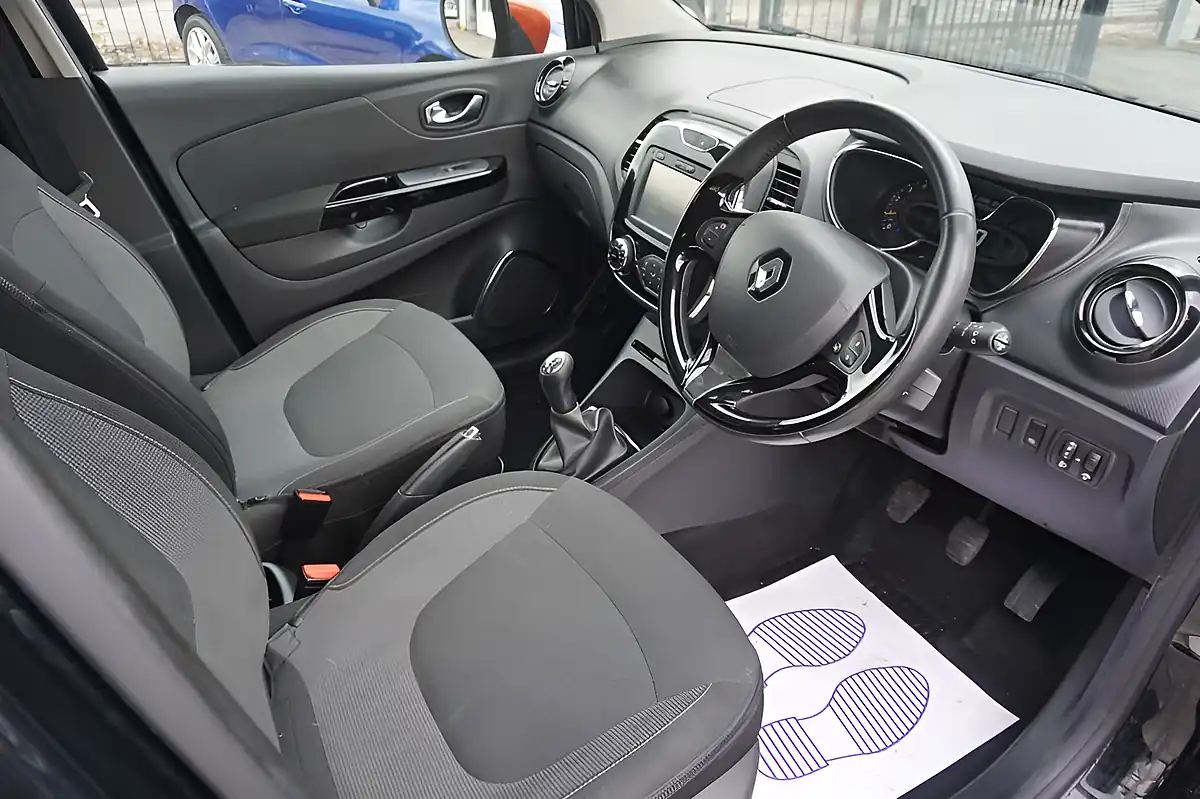 Used 2016 Renault Captur Dynamique Nav Black - Interior and Exterior details 10