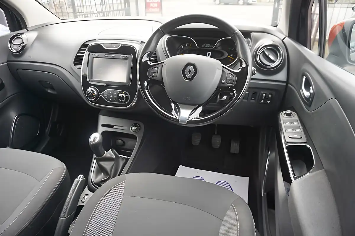 Used 2016 Renault Captur Dynamique Nav Black - Interior and Exterior details 11