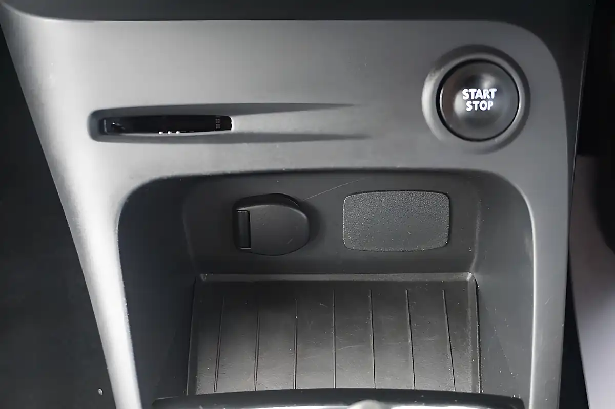 Used 2016 Renault Captur Dynamique Nav Black - Interior and Exterior details 17
