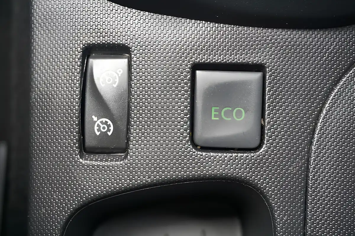 Used 2016 Renault Captur Dynamique Nav Black - Interior and Exterior details 18