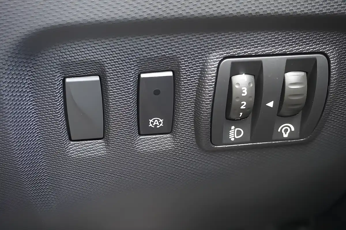 Used 2016 Renault Captur Dynamique Nav Black - Interior and Exterior details 20
