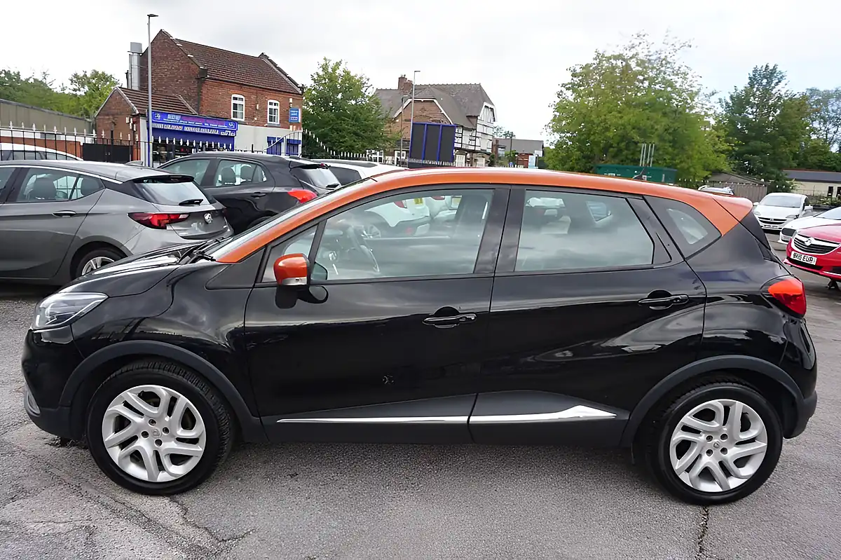 Used 2016 Renault Captur Dynamique Nav Black - Interior and Exterior details 4
