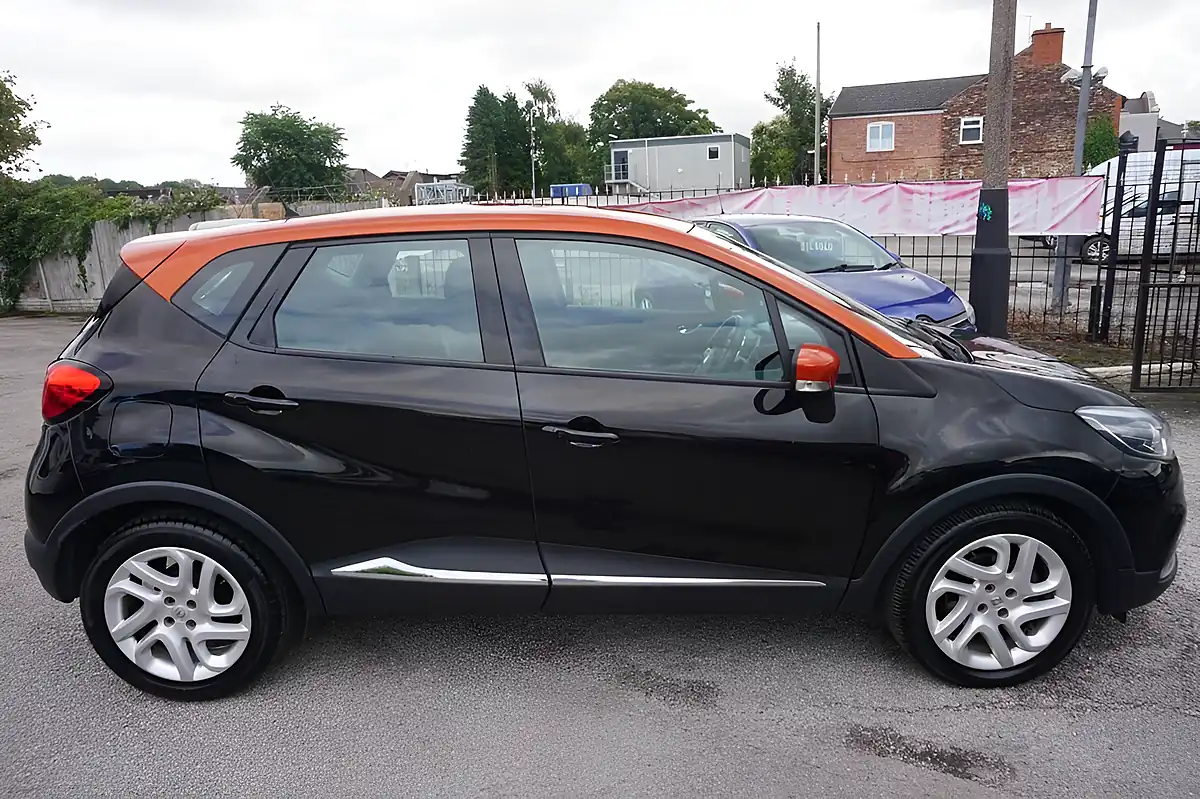 Used 2016 Renault Captur Dynamique Nav Black - Interior and Exterior details 8