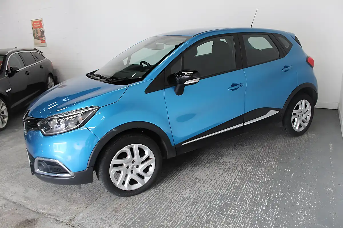 Used 2016 Renault Captur Dynamique Nav Blue - Interior and Exterior details 4