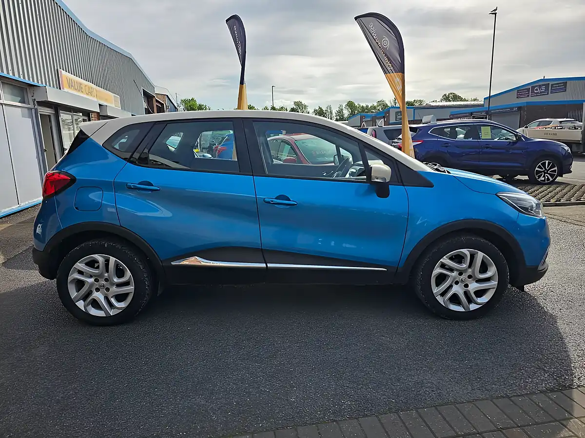 Used 2016 Renault Captur Dynamique Nav Blue - Interior and Exterior details 4