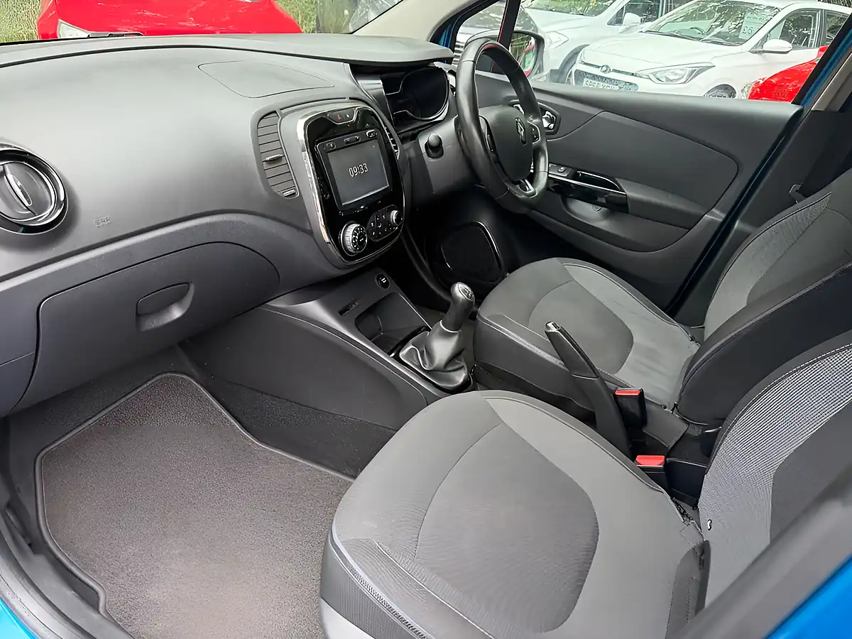 Used 2016 Renault Captur Dynamique Nav Blue - Interior and Exterior details 13