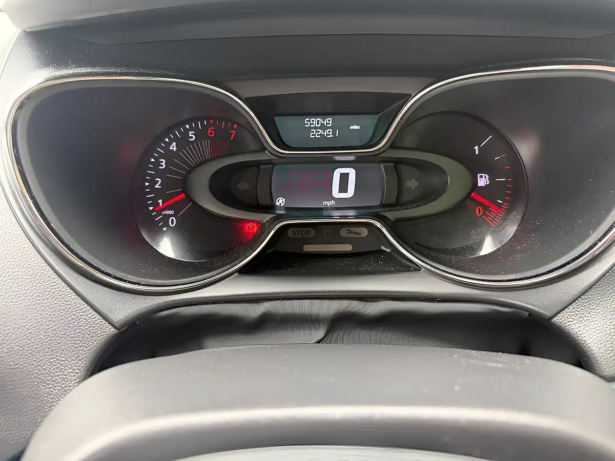 Used 2016 Renault Captur Dynamique Nav Blue - Interior and Exterior details 17
