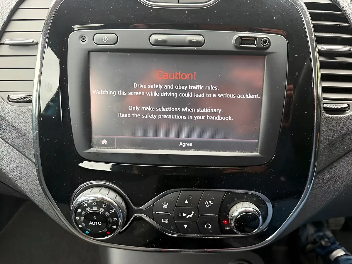 Used 2016 Renault Captur Dynamique Nav Blue - Interior and Exterior details 18