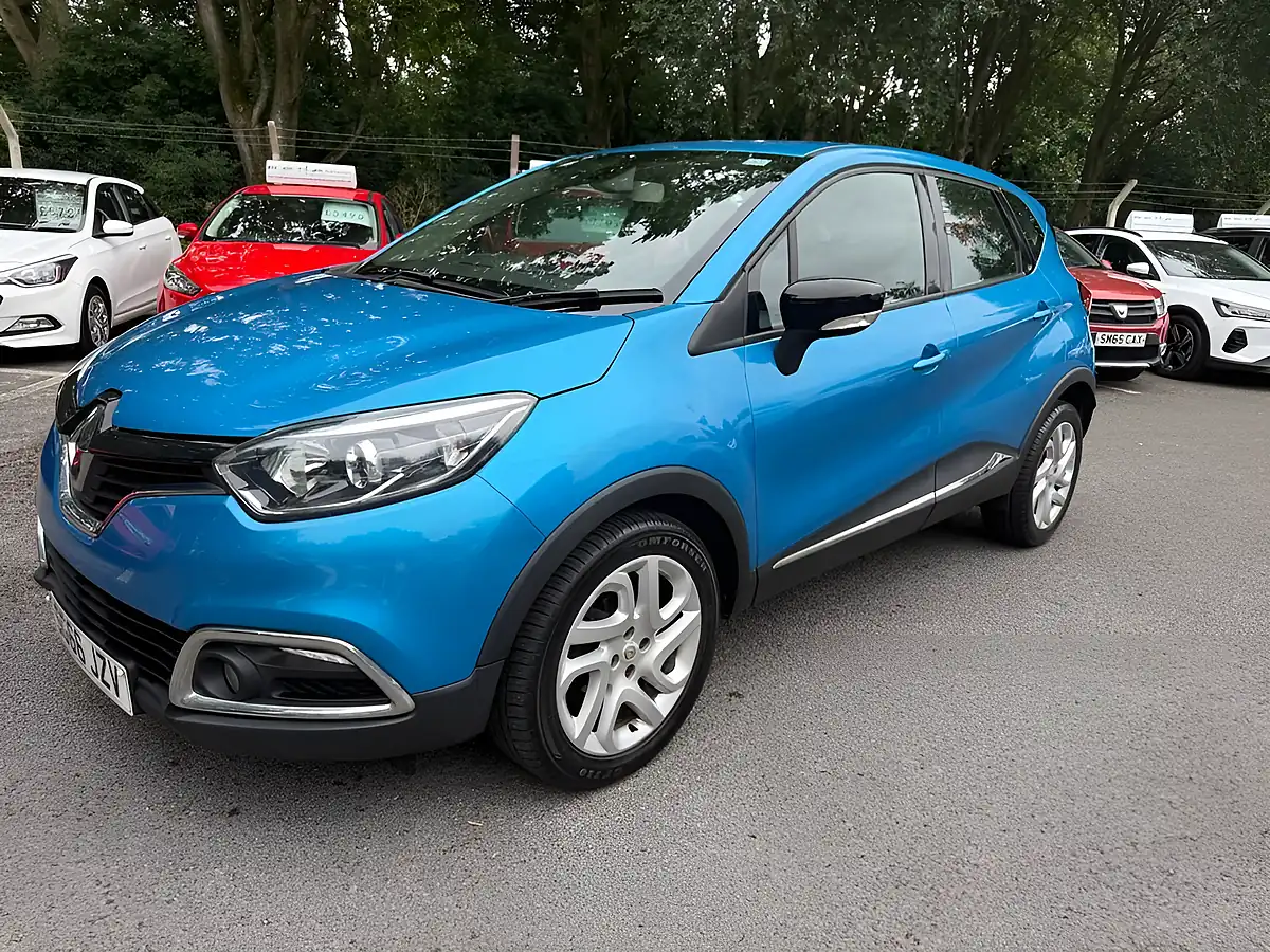 Used 2016 Renault Captur Dynamique Nav Blue - Interior and Exterior details 3