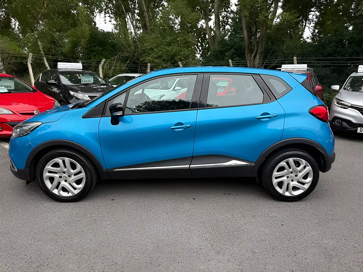 Used 2016 Renault Captur Dynamique Nav Blue - Interior and Exterior details 4