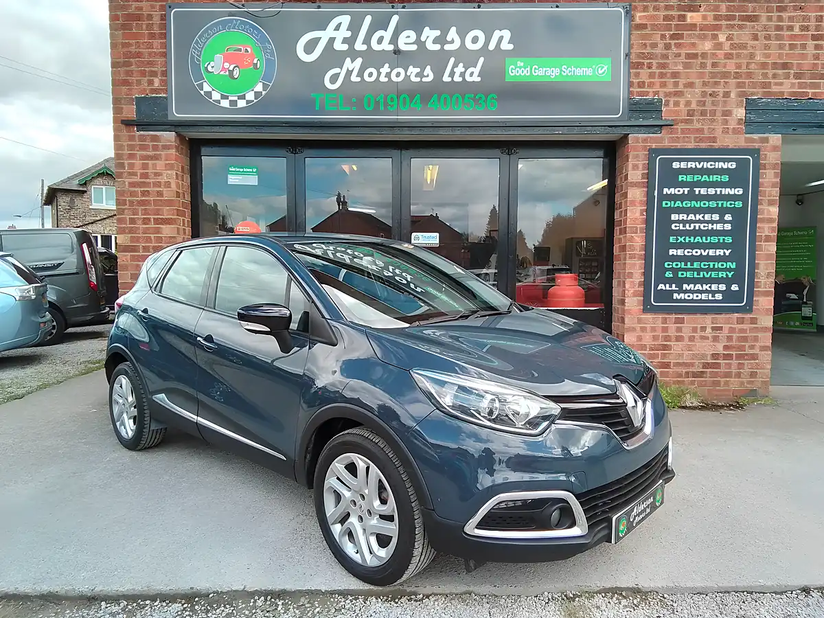 Used 2016 Renault Captur Dynamique Nav Blue - Front View