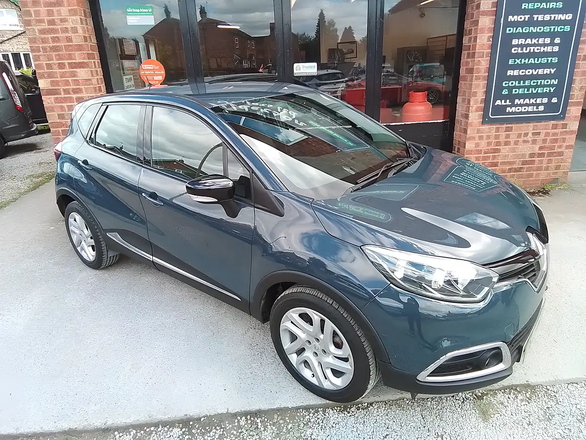 Used 2016 Renault Captur Dynamique Nav Blue - Interior and Exterior details 11