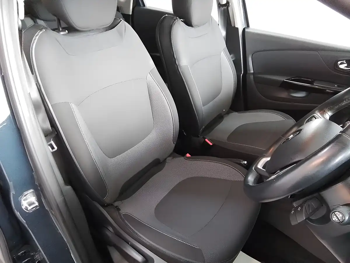 Used 2016 Renault Captur Dynamique Nav Blue - Interior and Exterior details 17