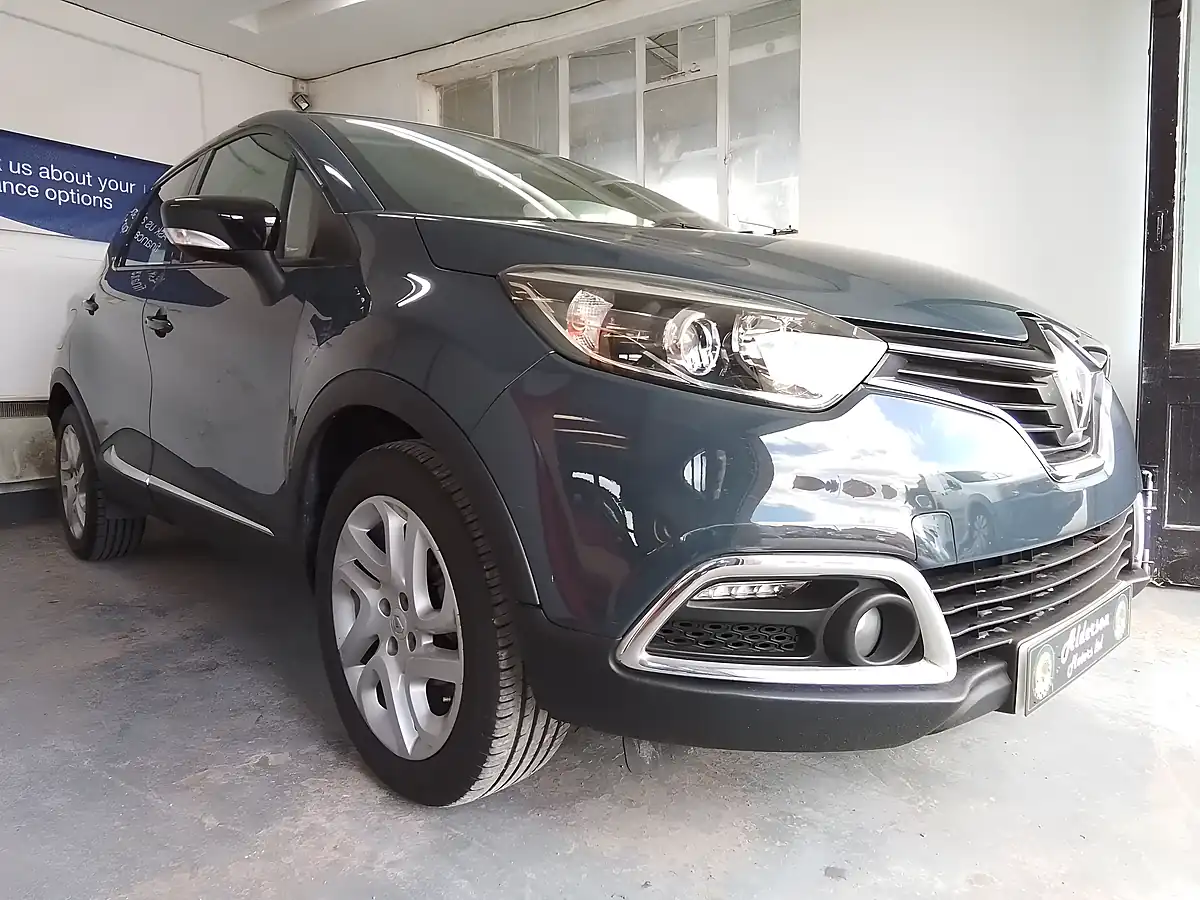 Used 2016 Renault Captur Dynamique Nav Blue - Interior and Exterior details 3