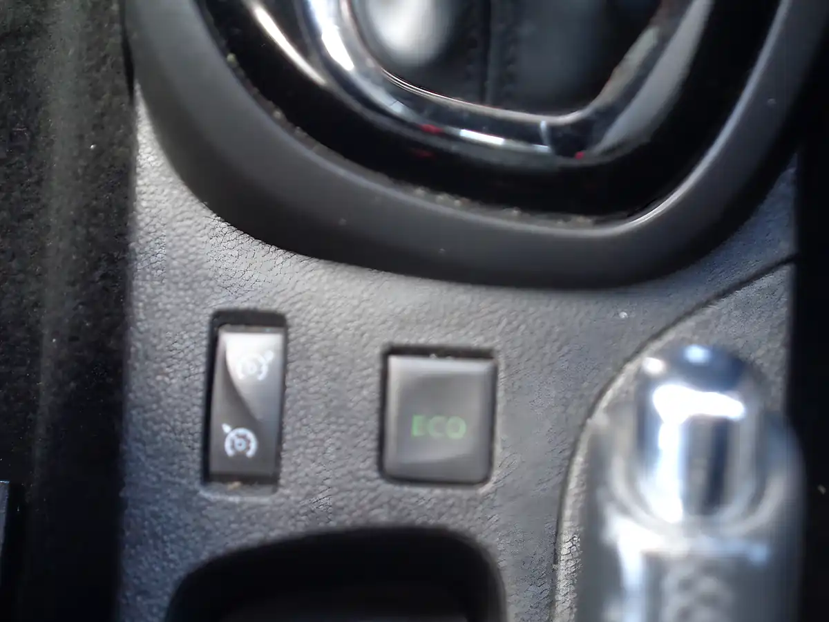 Used 2016 Renault Captur Dynamique Nav Blue - Interior and Exterior details 16