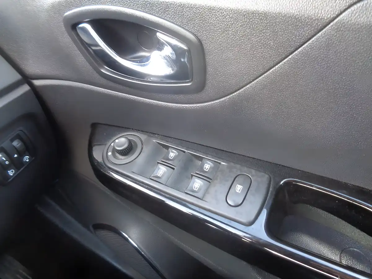Used 2016 Renault Captur Dynamique Nav Blue - Interior and Exterior details 17