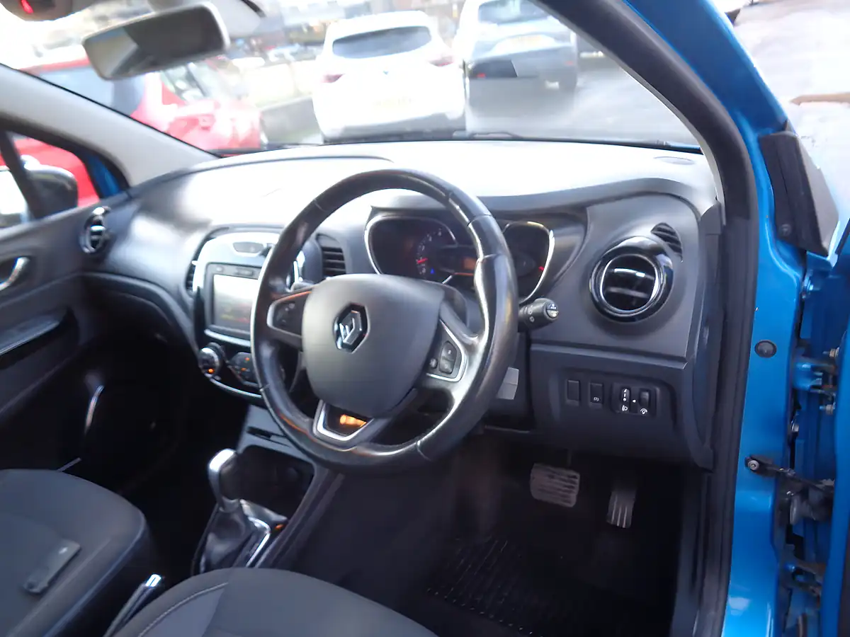 Used 2016 Renault Captur Dynamique Nav Blue - Interior and Exterior details 18