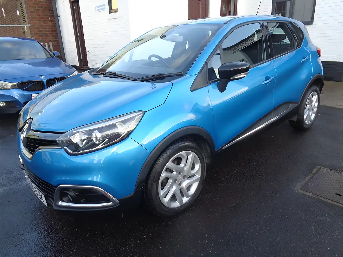 Used 2016 Renault Captur Dynamique Nav Blue - Interior and Exterior details 4