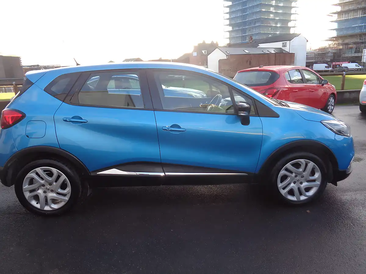 Used 2016 Renault Captur Dynamique Nav Blue - Interior and Exterior details 9