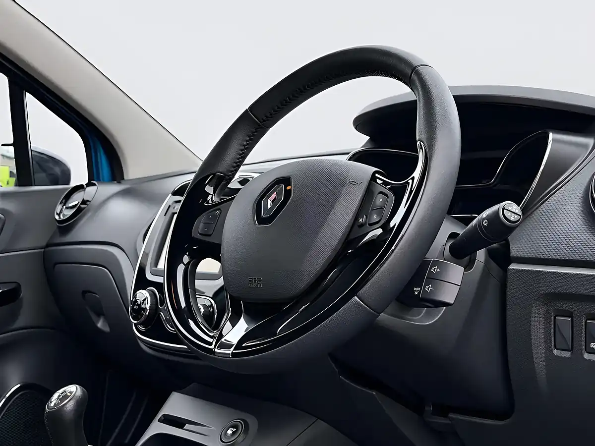 Used 2016 Renault Captur Dynamique Nav Blue - Interior and Exterior details 10