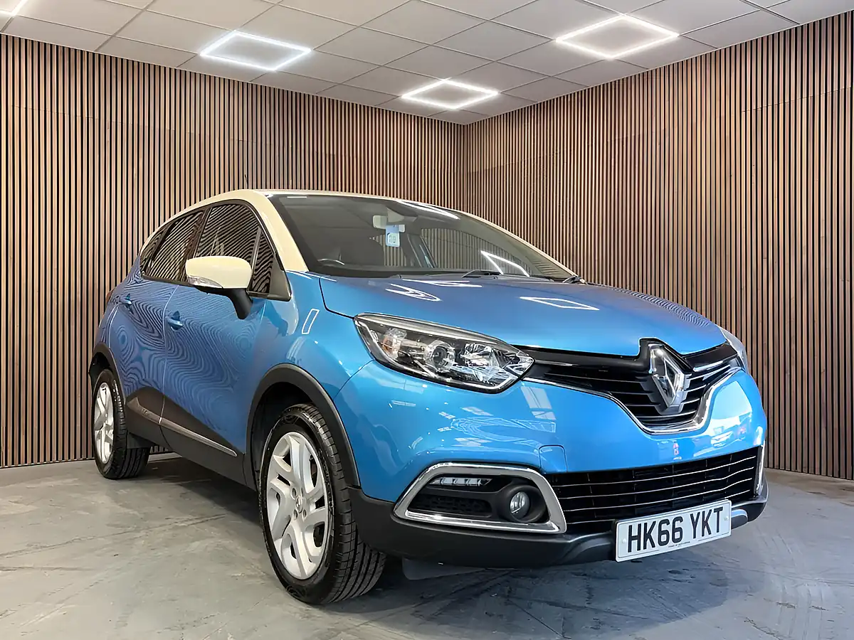 Used 2016 Renault Captur Dynamique Nav Blue - Front View