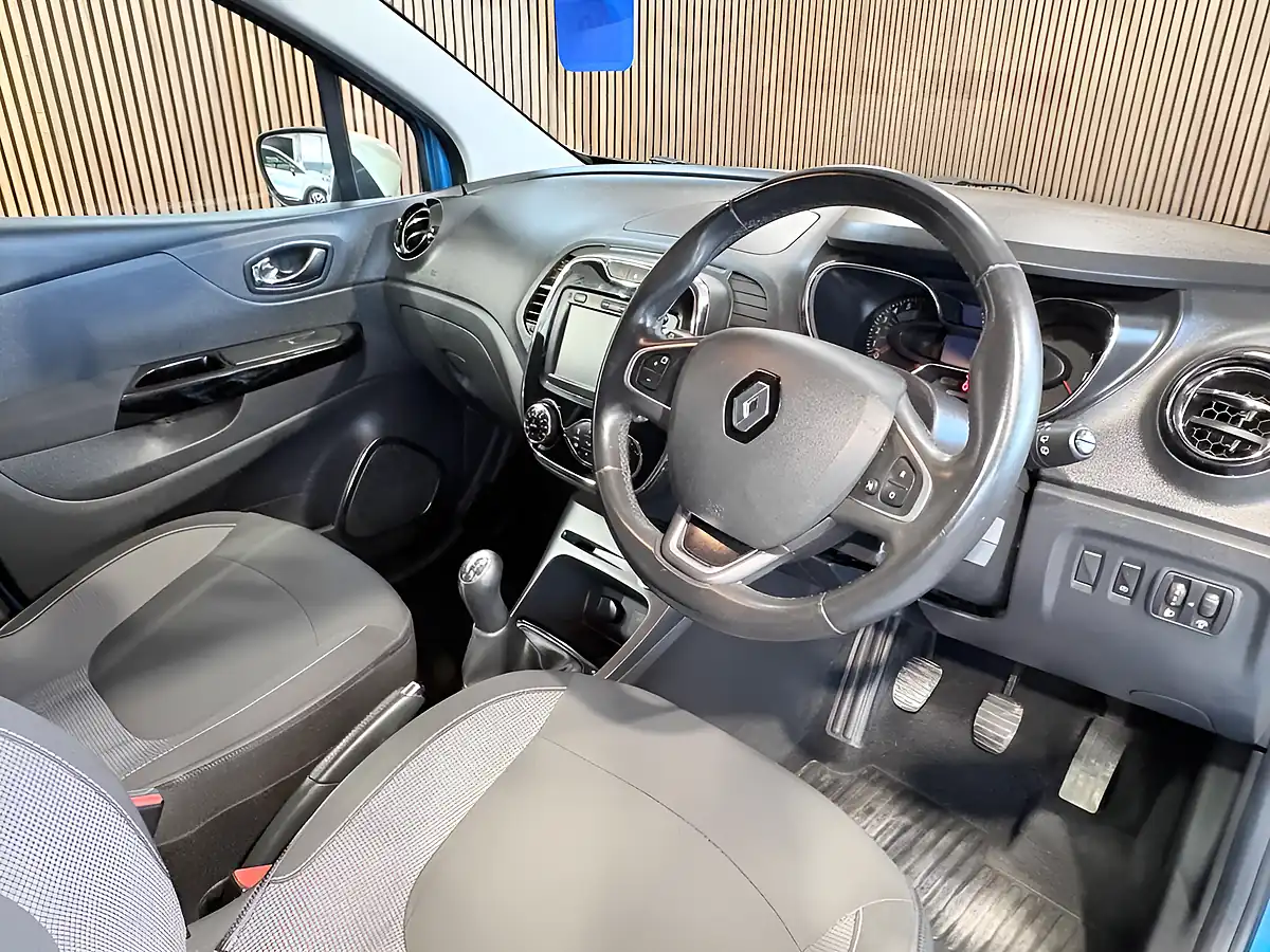 Used 2016 Renault Captur Dynamique Nav Blue - Interior and Exterior details 11