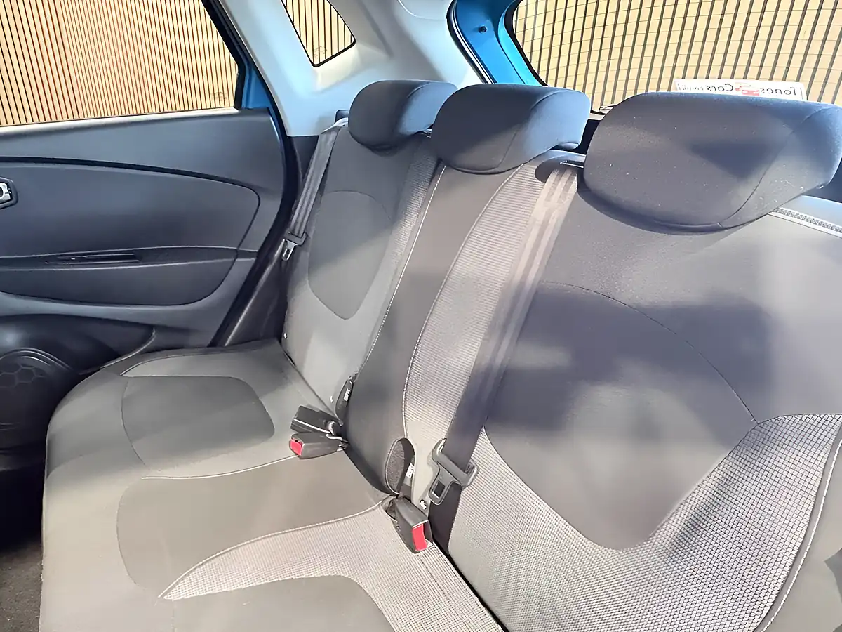 Used 2016 Renault Captur Dynamique Nav Blue - Interior and Exterior details 13