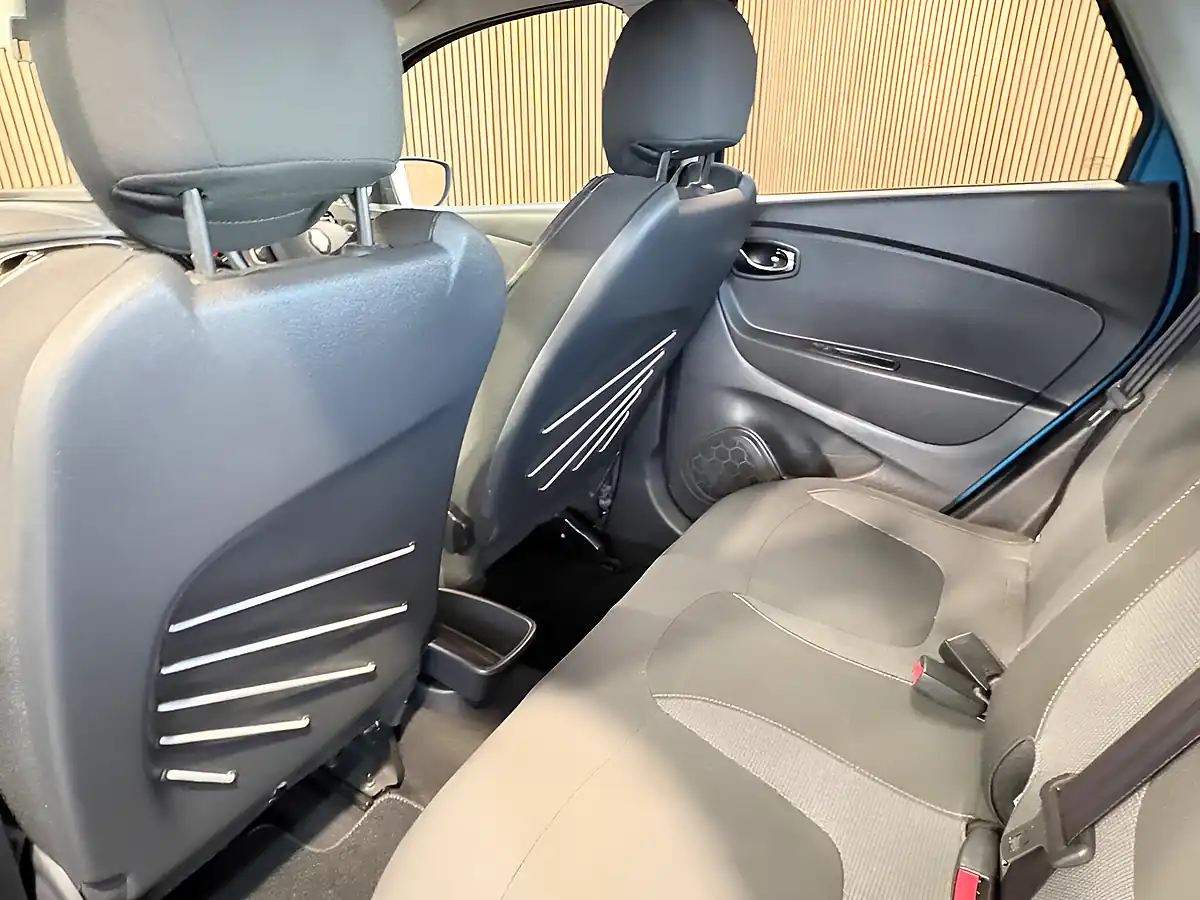 Used 2016 Renault Captur Dynamique Nav Blue - Interior and Exterior details 14
