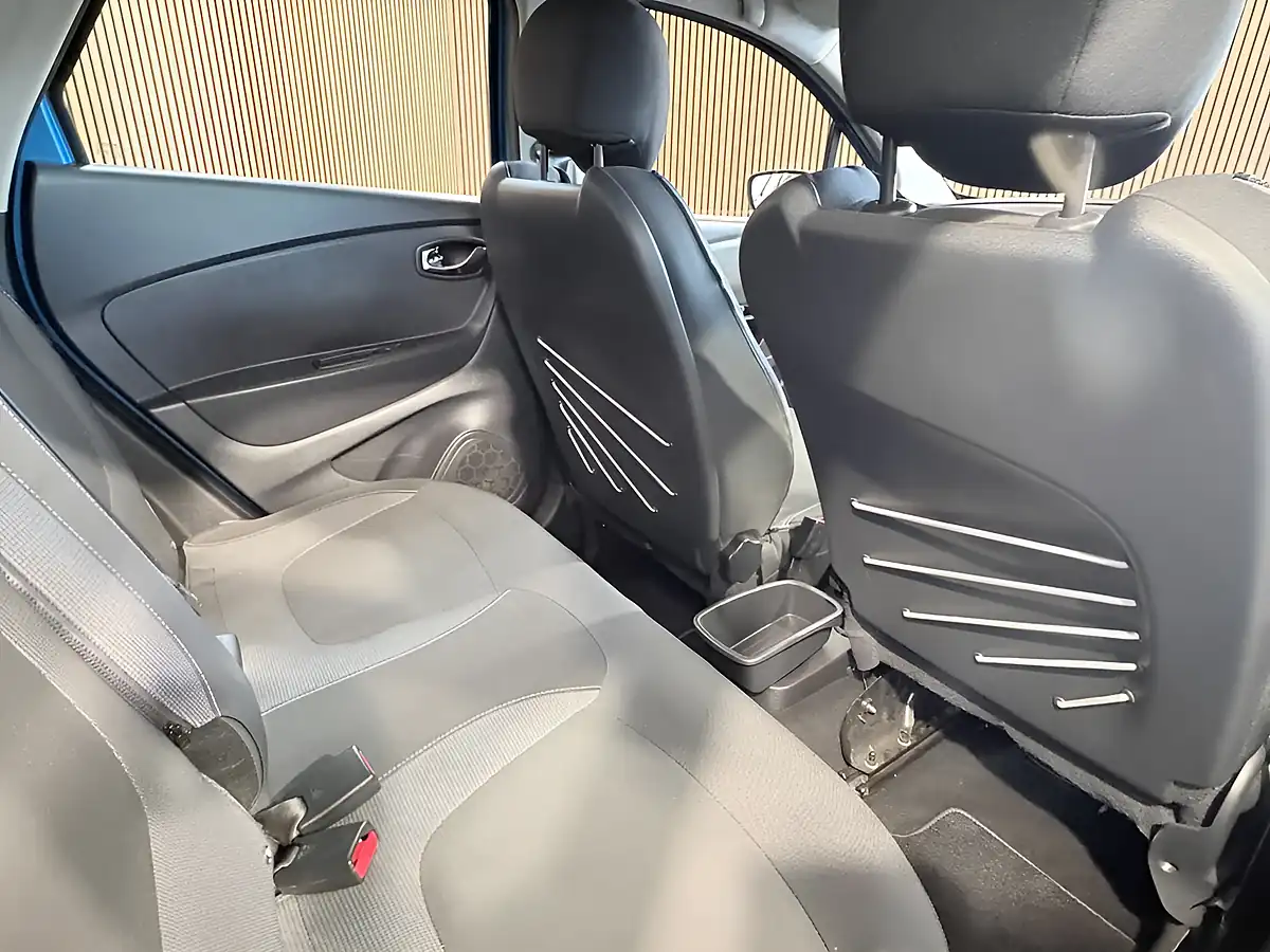 Used 2016 Renault Captur Dynamique Nav Blue - Interior and Exterior details 16