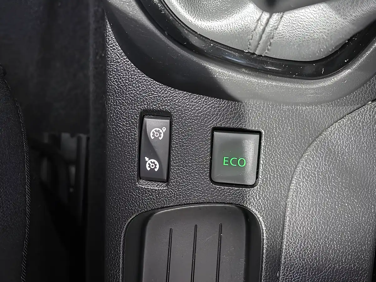 Used 2016 Renault Captur Dynamique Nav Blue - Interior and Exterior details 17